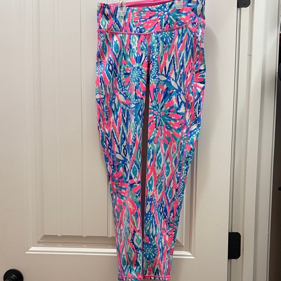 Lilly Pulitzer Pants - Lilly Pulitzer Sz XS Luxletic Tiki Pink Shake It Up Weekender Legging